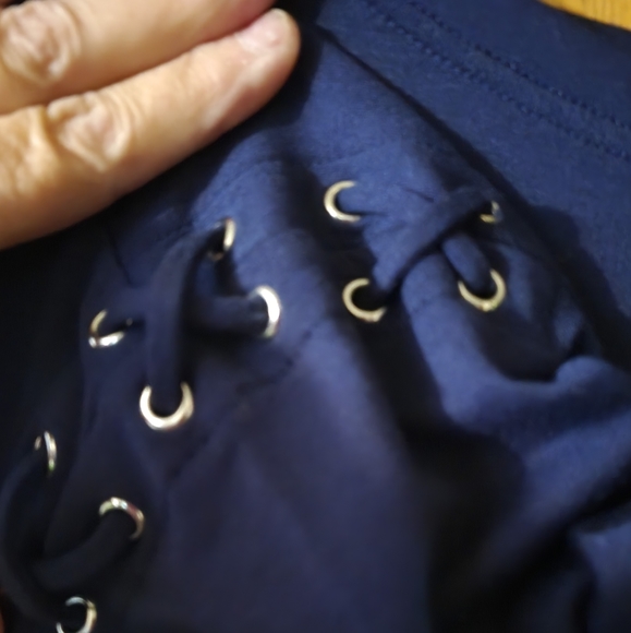 Navy blue 2Xplus , lacing on sleeves from shoulder to cuff. Very soft material. - Picture 2 of 2